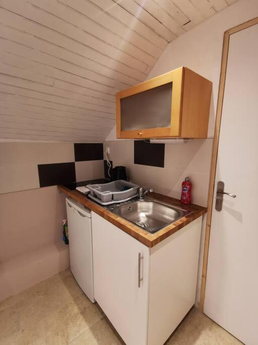 Le Rez De Jardin Apartment Honfleur Bagian luar foto